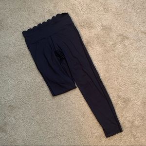 Scalloped black leggings